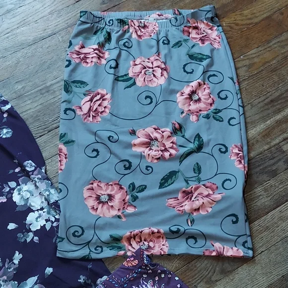 Skirts - Picture 3 of 9
